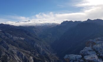 imagen nevada de las cimas en Sierra Nevada